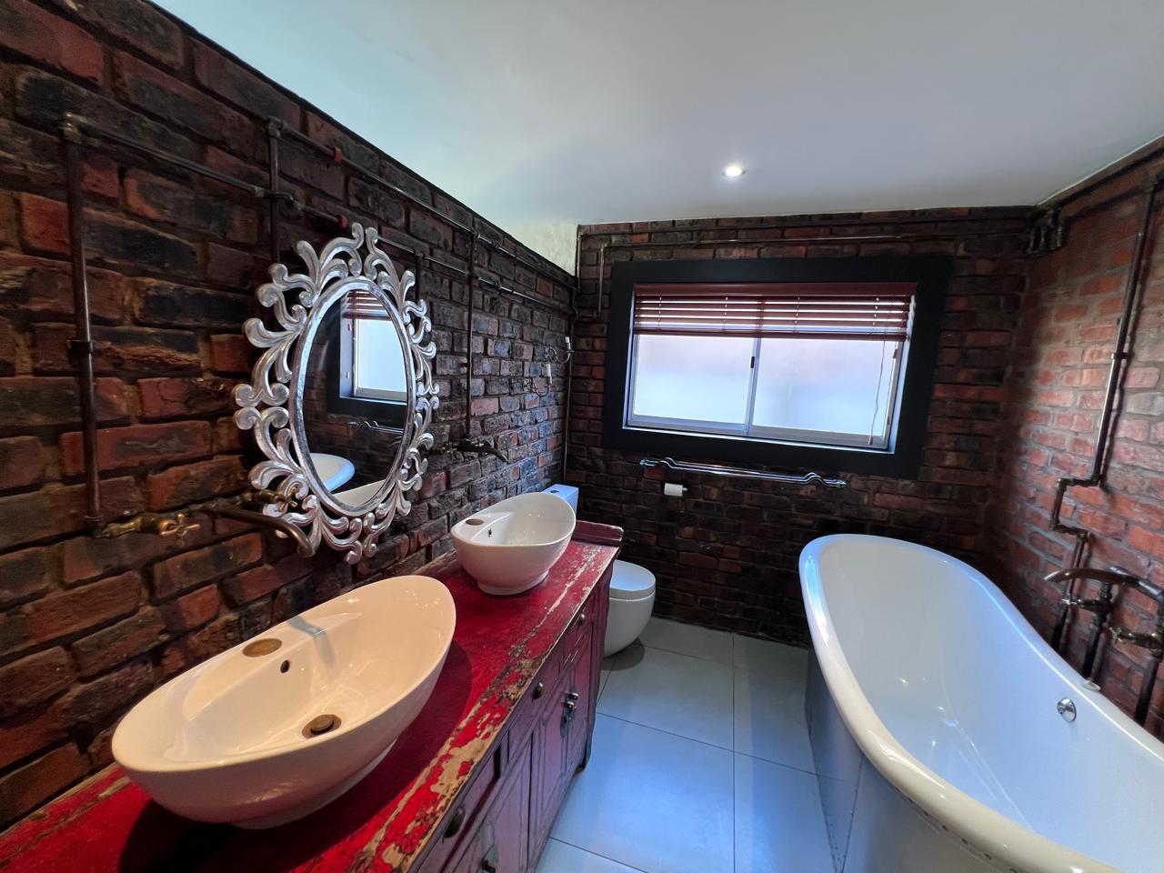 Photo 48 of 6 Bedroom House for Sale in Bayview