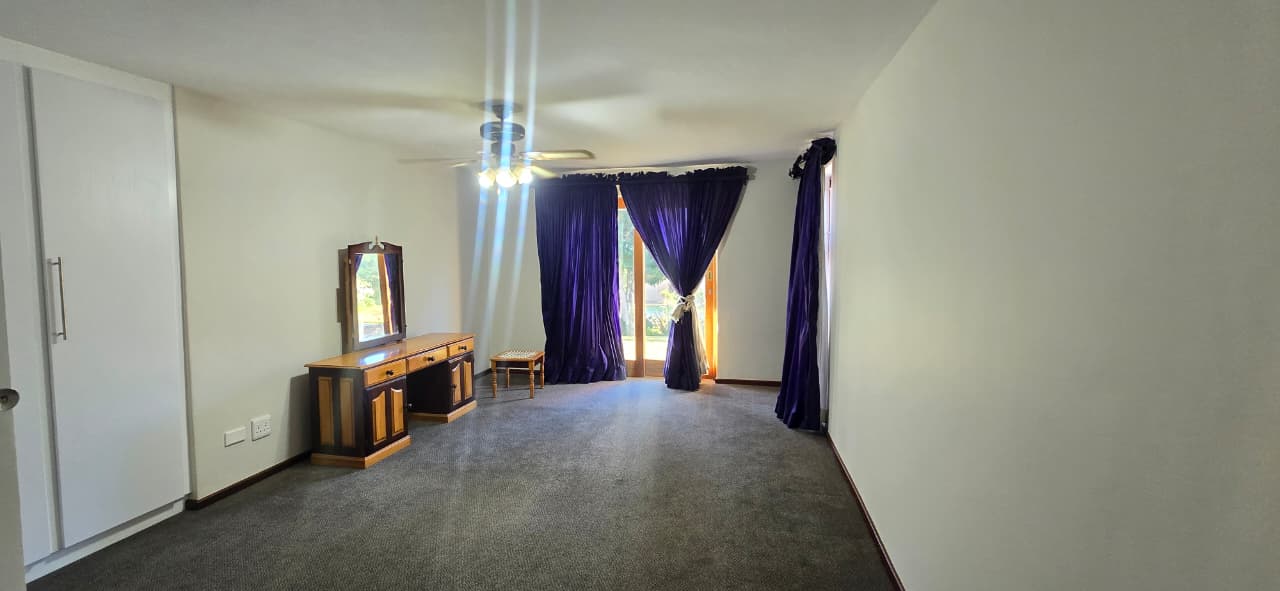 Photo 6 of 6 Bedroom House for Sale in Bayview