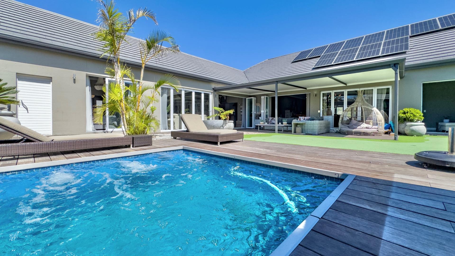 Photo 6 of 6 Bedroom House for Sale in Num Num Cape Estate