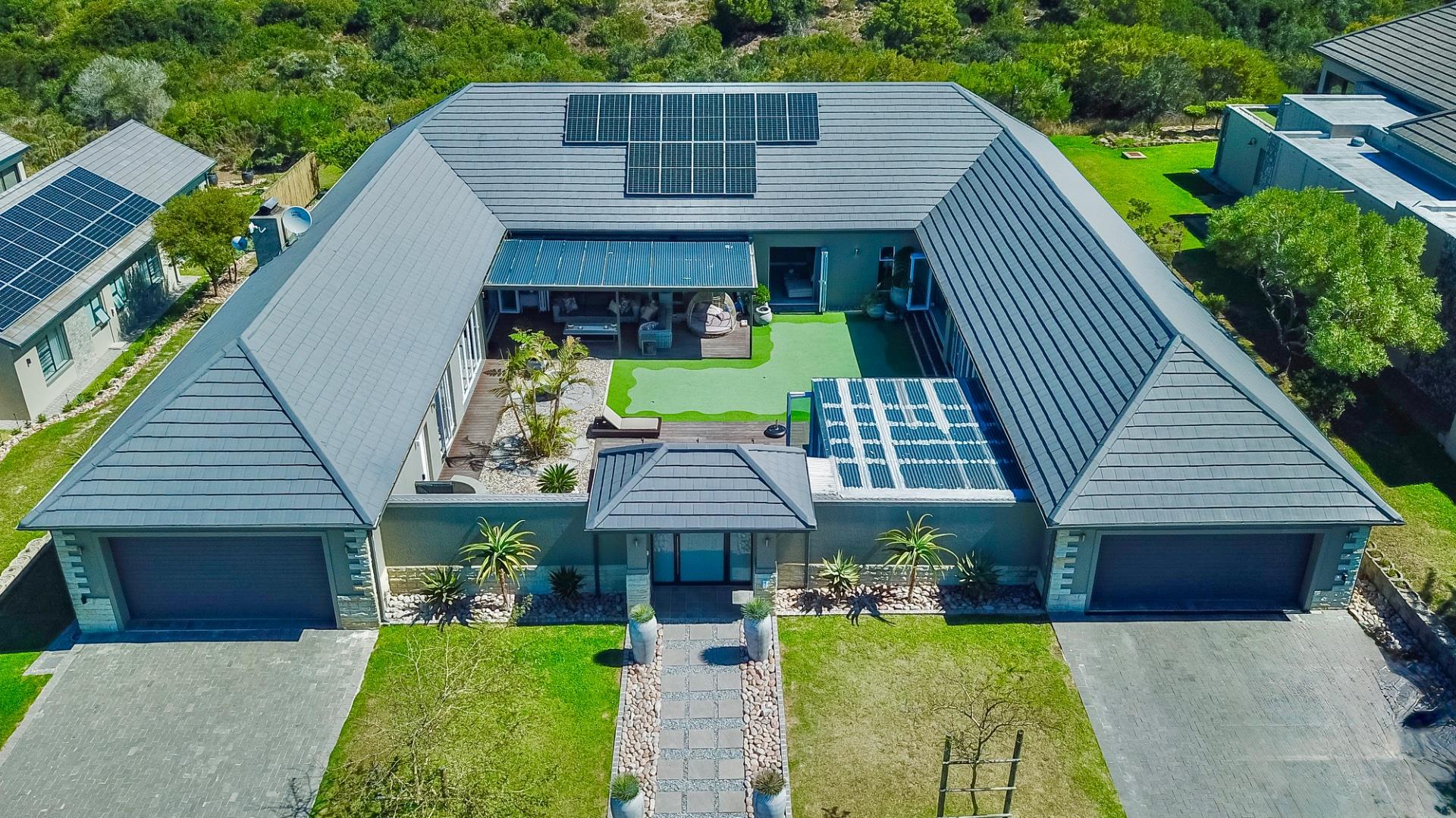 Photo 2 of 6 Bedroom House for Sale in Num Num Cape Estate