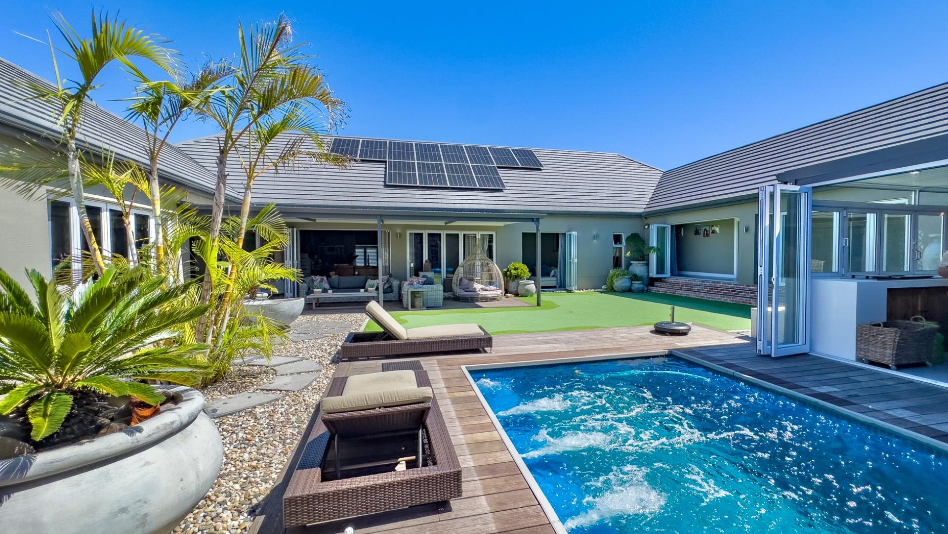 Photo 5 of 6 Bedroom House for Sale in Num Num Cape Estate