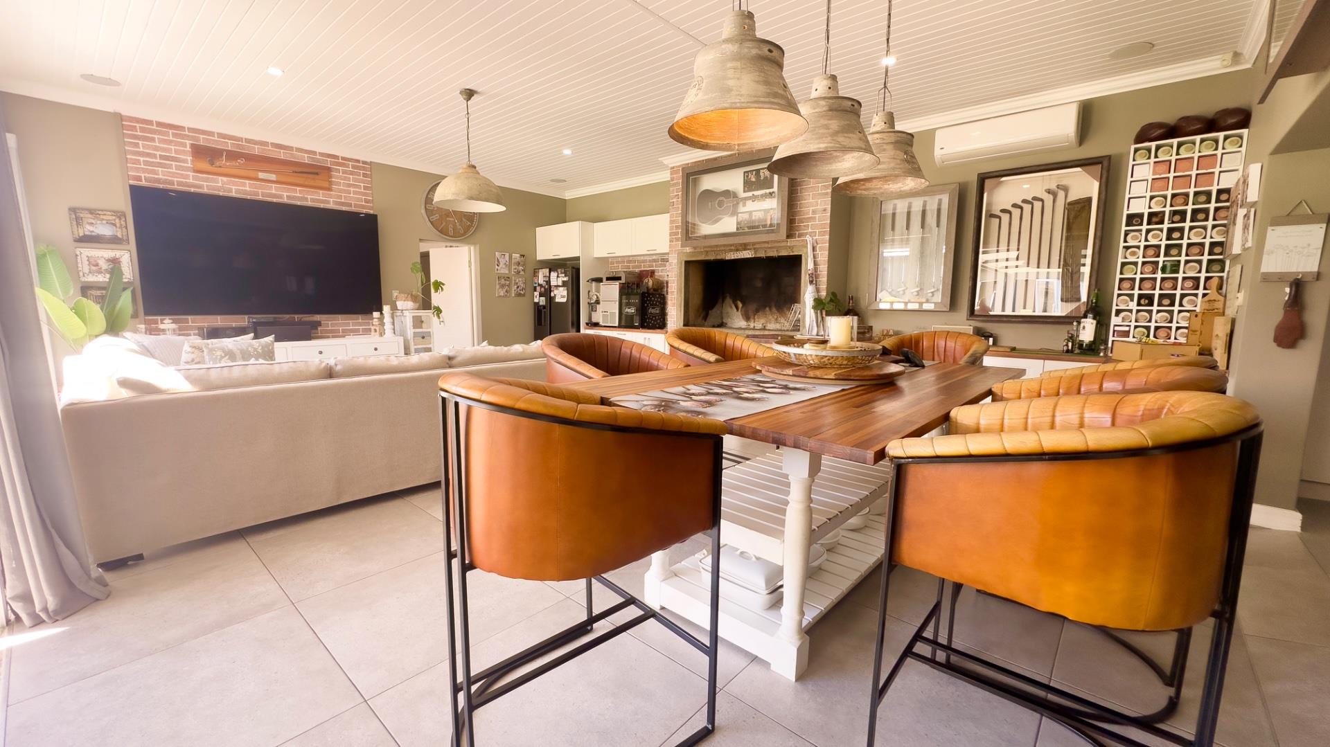 Photo 14 of 6 Bedroom House for Sale in Num Num Cape Estate