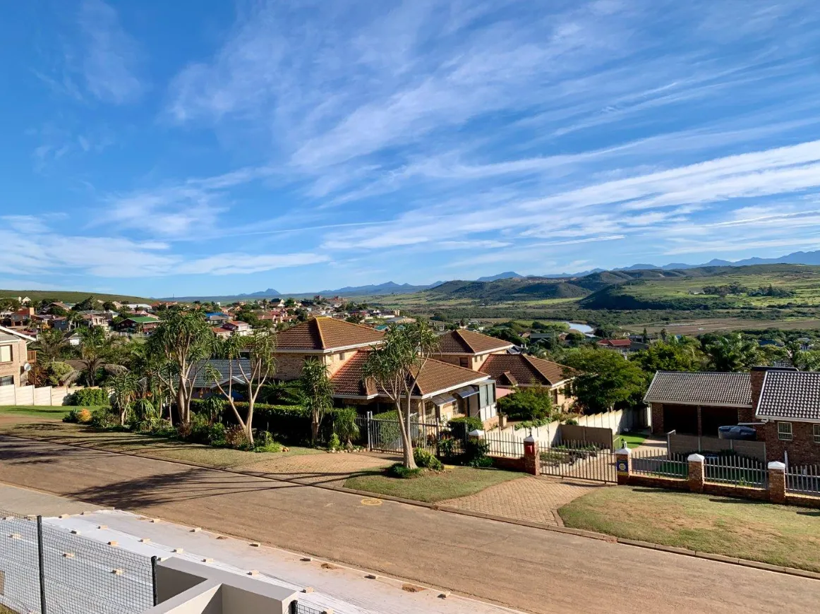 Photo 5 of 4 Bedroom House for Sale in Hartenbos Heuwels