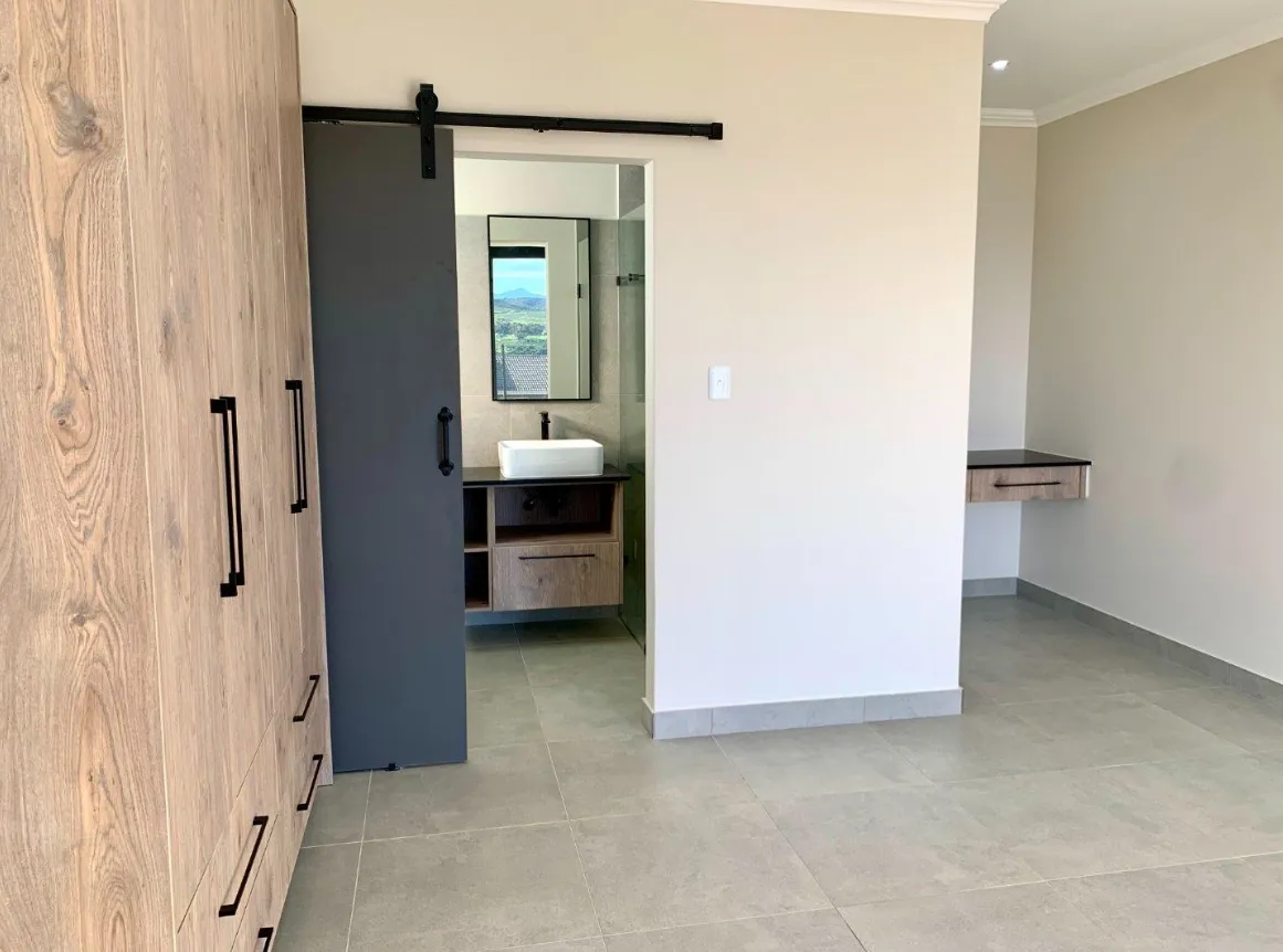 Photo 14 of 4 Bedroom House for Sale in Hartenbos Heuwels
