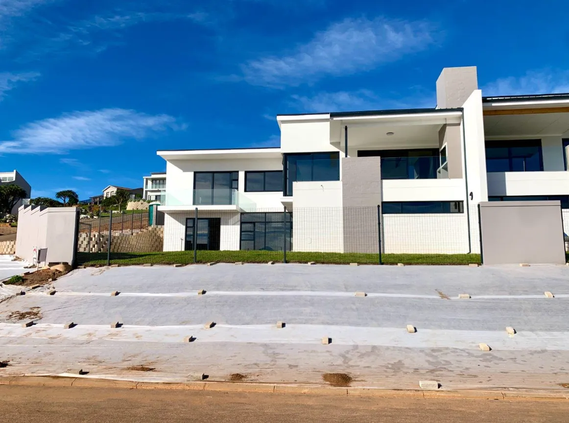 Photo 11 of 4 Bedroom House for Sale in Hartenbos Heuwels